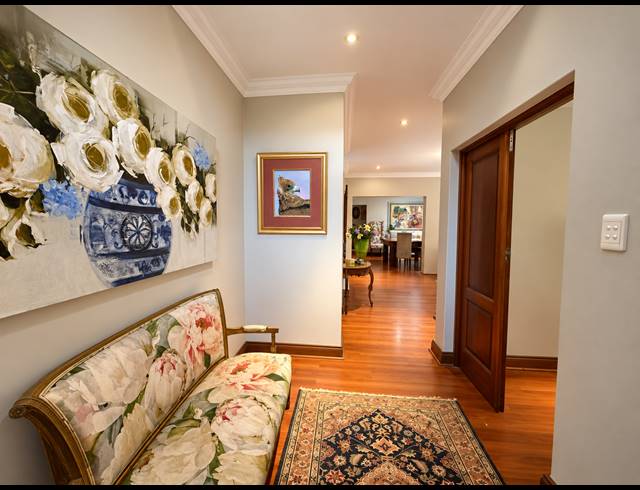 5 BEDROOM FREEHOLD FOR SALE IN MIDSTREAM ESTATE